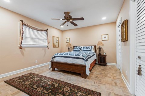 House in Palm Beach Shores, Florida 3 bedrooms, 206.71 sq.m. № 2402426 - photo 26