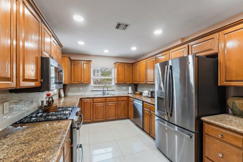 House in Palm Beach Shores, Florida 3 bedrooms, 206.71 sq.m. № 2402426 - photo 18
