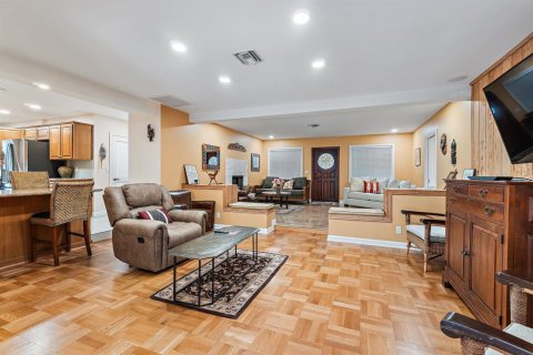 House in Palm Beach Shores, Florida 3 bedrooms, 206.71 sq.m. № 2402426 - photo 12