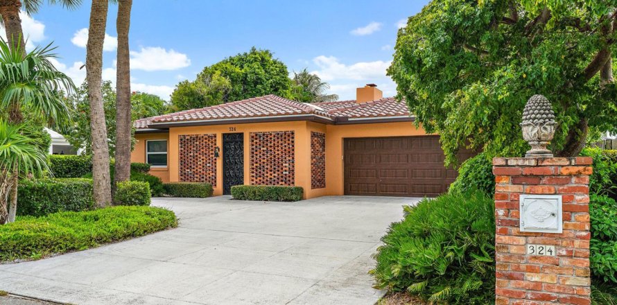 House in Palm Beach Shores, Florida 3 bedrooms, 206.71 sq.m. № 2402426