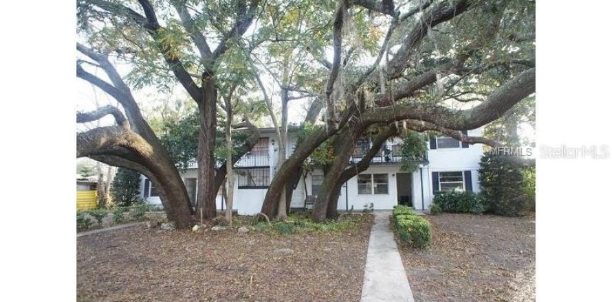 Propiedad comercial en DeLand, Florida 12 dormitorios, 418.06 m2 № 1554578