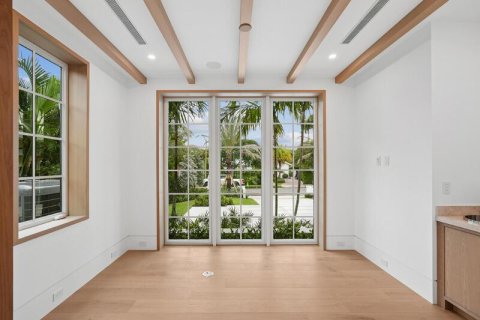 House in West Palm Beach, Florida 6 bedrooms, 580.55 sq.m. № 2088090 - photo 9