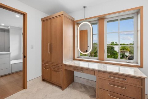 House in West Palm Beach, Florida 6 bedrooms, 580.55 sq.m. № 2088090 - photo 29