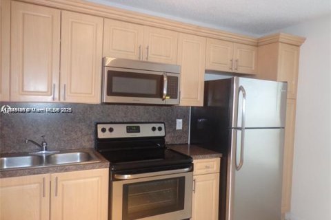 Condominio en venta en Miramar, Florida, 2 dormitorios, 92.9 m2 № 2077068 - foto 5