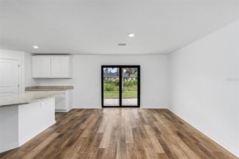 House in Port Charlotte, Florida 3 bedrooms, 135.73 sq.m. № 2092812 - photo 7
