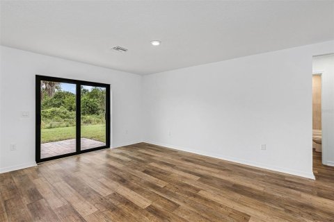 House in Port Charlotte, Florida 3 bedrooms, 135.73 sq.m. № 2092812 - photo 6