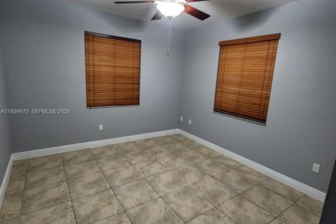 Casa en venta en Miami, Florida, 5 dormitorios № 1999692 - foto 9