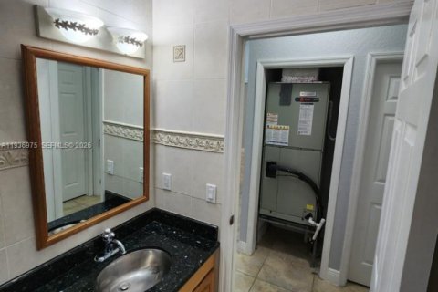 Casa en venta en Miami, Florida, 5 dormitorios № 1999692 - foto 18