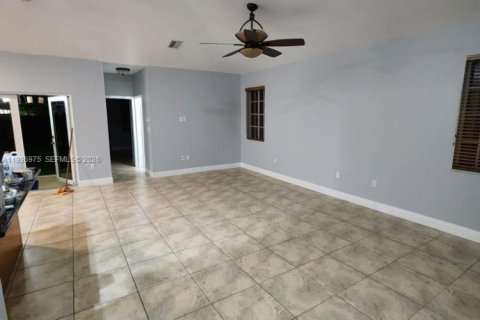 Casa en venta en Miami, Florida, 5 dormitorios № 1999692 - foto 5