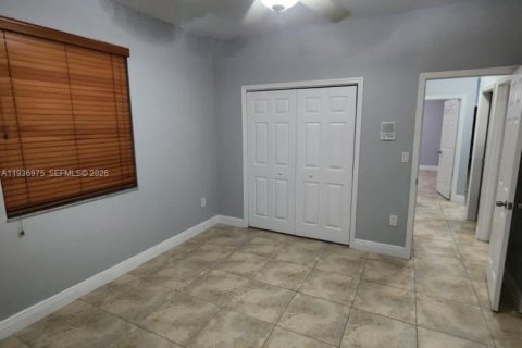 Casa en venta en Miami, Florida, 5 dormitorios № 1999692 - foto 8