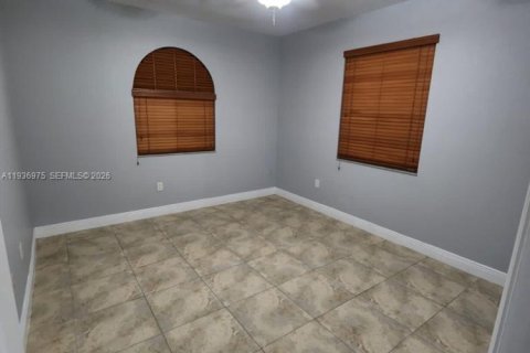 Casa en venta en Miami, Florida, 5 dormitorios № 1999692 - foto 6