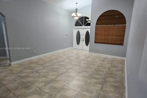 Casa en venta en Miami, Florida, 5 dormitorios № 1999692 - foto 4
