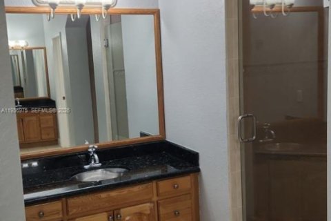 Casa en venta en Miami, Florida, 5 dormitorios № 1999692 - foto 11