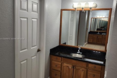 Casa en venta en Miami, Florida, 5 dormitorios № 1999692 - foto 20