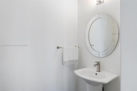 Condominio en venta en Miami, Florida, 2 dormitorios, 90.02 m2 № 1953841 - foto 18