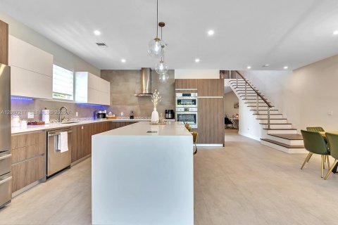 Touwnhouse à vendre à Fort Lauderdale, Floride: 4 chambres, 314.66 m2 № 2170800 - photo 11