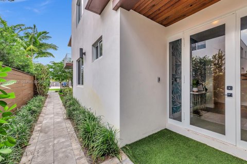 Touwnhouse à vendre à Fort Lauderdale, Floride: 4 chambres, 314.66 m2 № 2170800 - photo 4