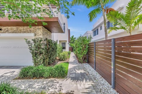 Touwnhouse à vendre à Fort Lauderdale, Floride: 4 chambres, 314.66 m2 № 2170800 - photo 3