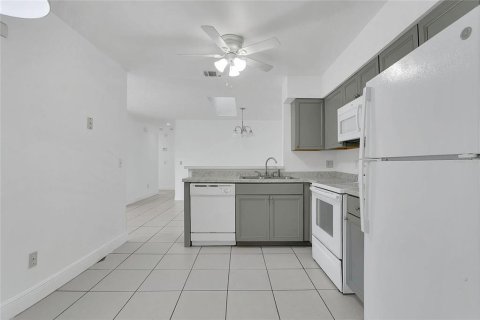 Duplex in Orlando, Florida 3 bedrooms, 115.01 sq.m. № 1903940 - photo 10