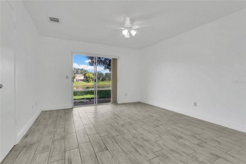 Duplex in Orlando, Florida 3 bedrooms, 115.01 sq.m. № 1903940 - photo 11