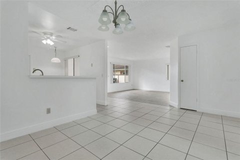 Duplex in Orlando, Florida 3 bedrooms, 115.01 sq.m. № 1903940 - photo 7