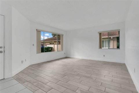 Duplex in Orlando, Florida 3 bedrooms, 115.01 sq.m. № 1903940 - photo 3