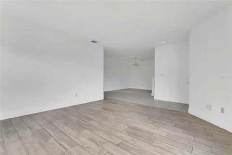 Duplex in Orlando, Florida 3 bedrooms, 115.01 sq.m. № 1903940 - photo 4