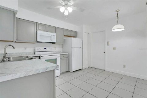 Duplex in Orlando, Florida 3 bedrooms, 115.01 sq.m. № 1903940 - photo 8