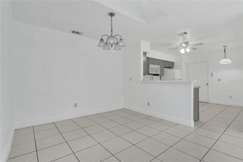 Duplex in Orlando, Florida 3 bedrooms, 115.01 sq.m. № 1903940 - photo 6