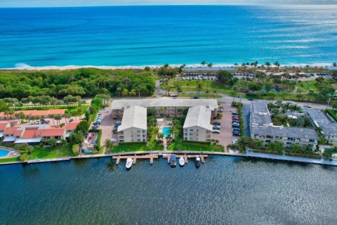 Condominio en venta en Ocean Ridge, Florida, 2 dormitorios, 90.58 m2 № 1014176 - foto 1