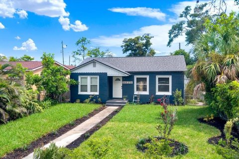 House in Saint Petersburg, Florida 3 bedrooms, 110.37 sq.m. № 2296767