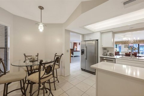 Villa ou maison à vendre à Sarasota, Floride: 2 chambres, 125.7 m2 № 2308302 - photo 8