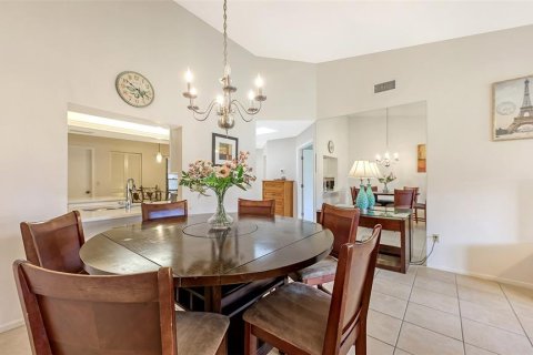 Villa ou maison à vendre à Sarasota, Floride: 2 chambres, 125.7 m2 № 2308302 - photo 13