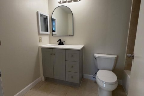 Condominio en alquiler en Hollywood, Florida, 1 dormitorio, 78.13 m2 № 2190548 - foto 3