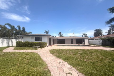 Снять в аренду виллу или дом в Помпано-Бич, Флорида 2 спальни, 129.32м2, № 2065372 - фото 7