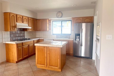 Снять в аренду виллу или дом в Помпано-Бич, Флорида 2 спальни, 129.32м2, № 2065372 - фото 3