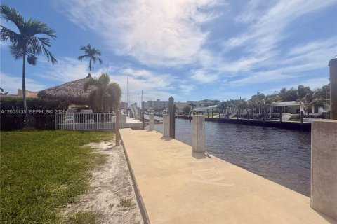 Дом в Помпано-Бич, Флорида 2 спальни, 129.32м2 № 2065372