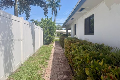 Снять в аренду виллу или дом в Помпано-Бич, Флорида 2 спальни, 129.32м2, № 2065372 - фото 11