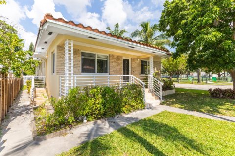 Villa ou maison à Miami, Floride 3 chambres, 171.68 m2 № 2305456