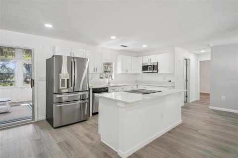 Casa en venta en Ocklawaha, Florida, 2 dormitorios, 100.33 m2 № 1885477 - foto 12