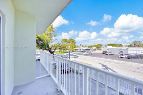Condo in North Miami, Florida, 1 bedroom  № 2020821 - photo 19