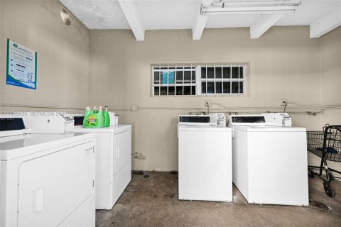 Condo in North Miami, Florida, 1 bedroom  № 2020821 - photo 17