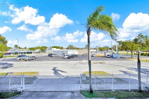 Condo in North Miami, Florida, 1 bedroom  № 2020821 - photo 26
