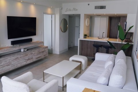 Condo in Miami, Florida, 1 bedroom  № 2042501 - photo 2