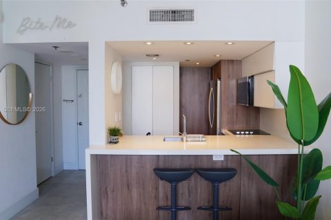 Condo in Miami, Florida, 1 bedroom  № 2042501 - photo 7