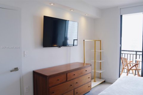 Condo in Miami, Florida, 1 bedroom  № 2042501 - photo 20