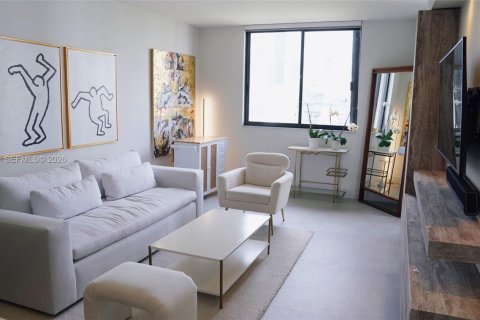 Condo in Miami, Florida, 1 bedroom  № 2042501 - photo 4