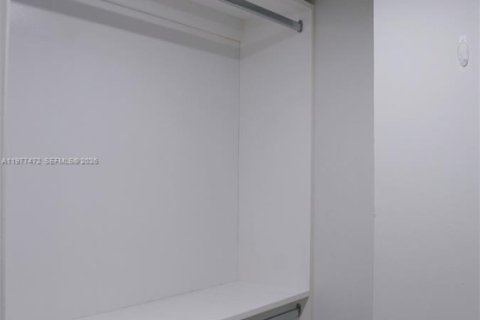 Condo in Miami, Florida, 1 bedroom  № 2042501 - photo 19