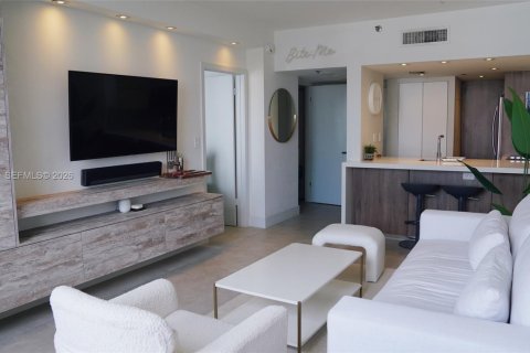 Condo in Miami, Florida, 1 bedroom  № 2042501 - photo 9