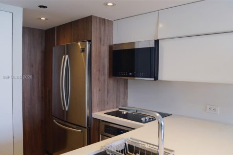 Condo in Miami, Florida, 1 bedroom  № 2042501 - photo 8